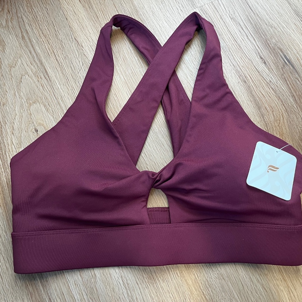 Fabletics Oasis Twist Medium Impact Sports Bra